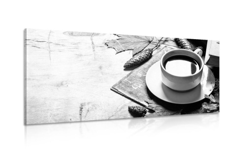 Obraz šálka kávy v jesennom nádychu v čiernobielom prevedení