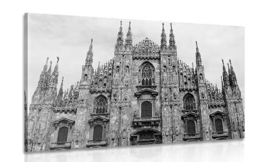 Obraz katedrála v Miláne v čiernobielom prevedení