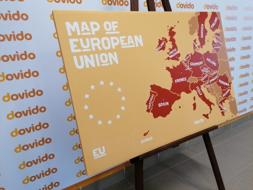 Obraz náučná mapa s názvami krajín európskej únie v odtieňoch hnedej