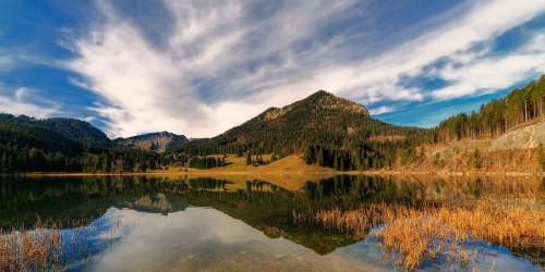 Obraz jazero pod kopcami
