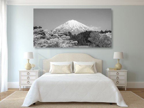 Obraz hora Fuji v čiernobielom prevedení