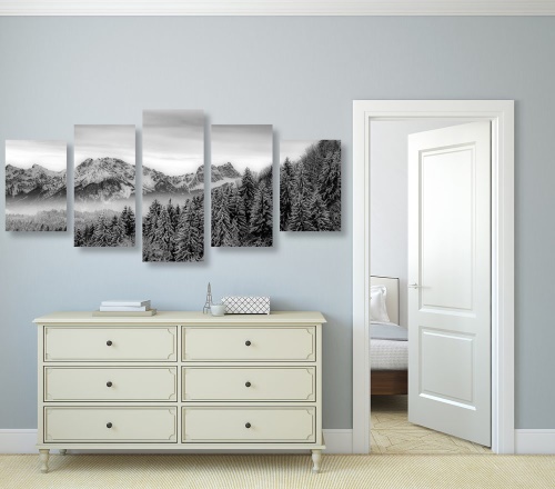 5-dielny obraz zamrznuté hory v čiernobielom prevedení