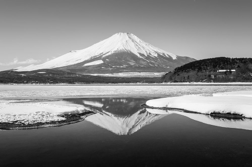 Samolepiaca fototapeta japonská hora Fuji v čiernobielom