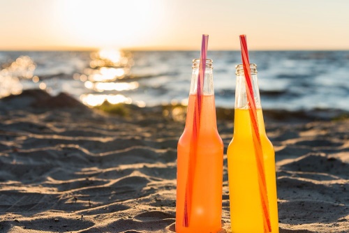 Obraz osviežujúci nápoj na pláži