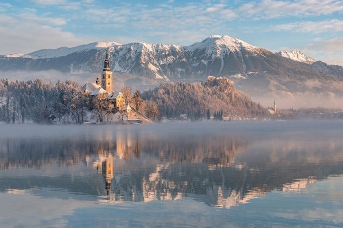 Samolepiaca fototapeta kostol pri jazere Bled v Slovinsku