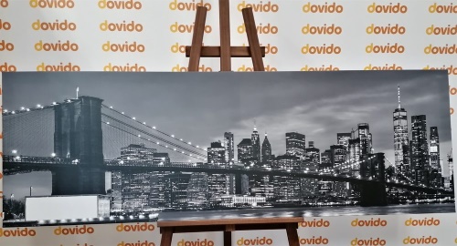 Obraz očarujúci most v Brooklyne v čiernobielom prevedení