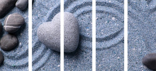 5-dielny obraz srdce z kameňa na piesočnatom pozadí