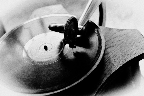 Samolepiaca fototapeta čiernobiely starožitný gramofón